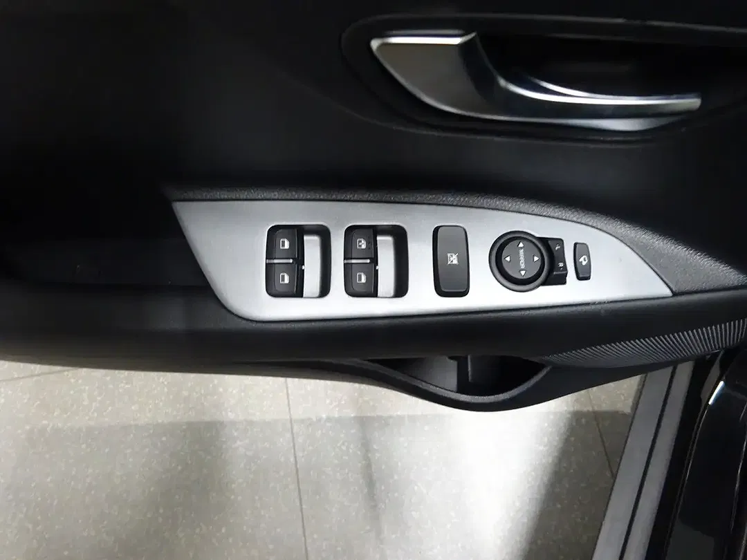 Kia Stonic - Thumbnail 11