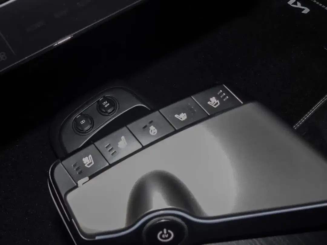 Kia EV6 - Thumbnail 11