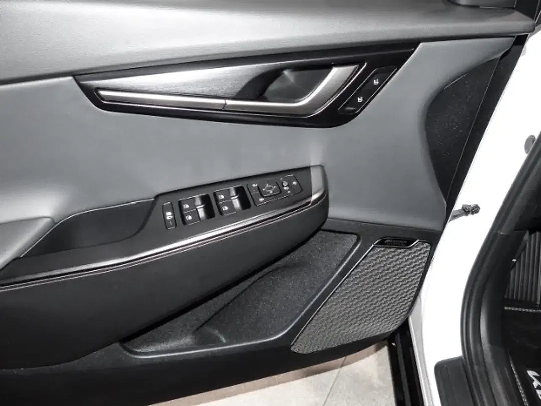 Kia EV6 - Thumbnail 15