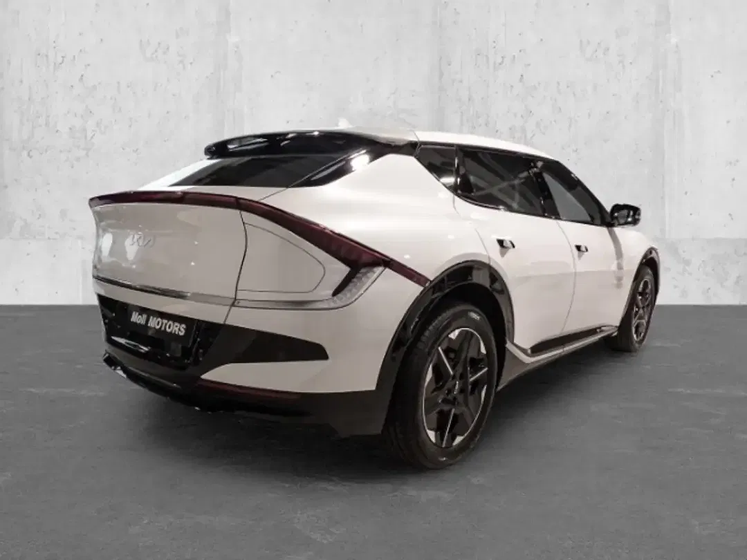 Kia EV6 - Thumbnail 2