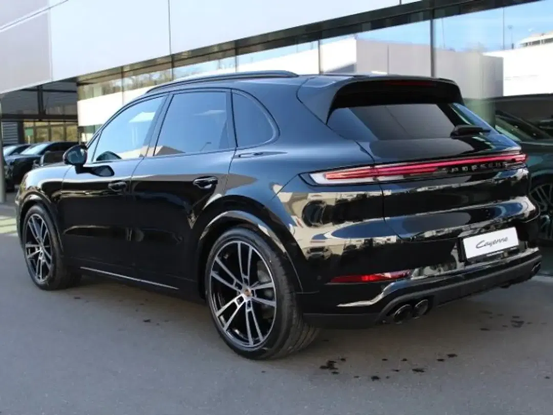 Porsche Cayenne - Thumbnail 3