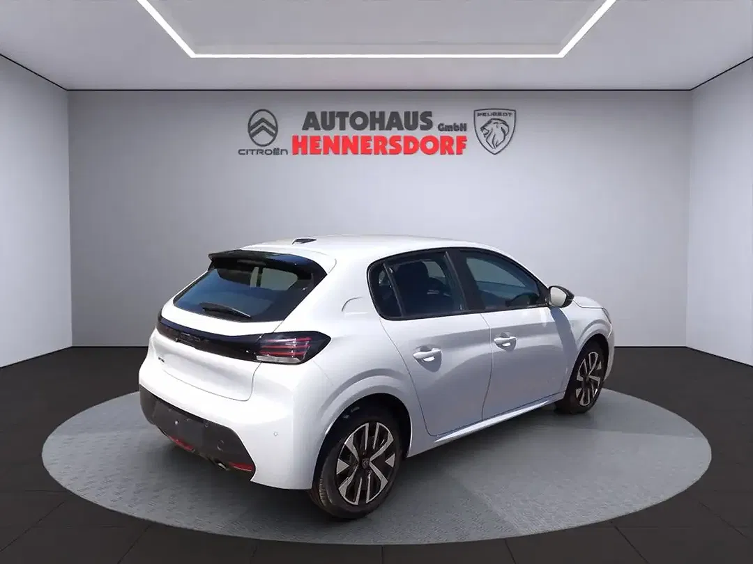 Peugeot 208 - Thumbnail 3
