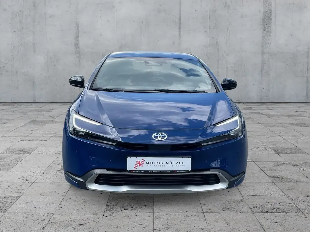 Toyota Prius - Thumbnail 3