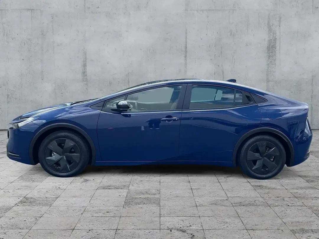 Toyota Prius - Thumbnail 4