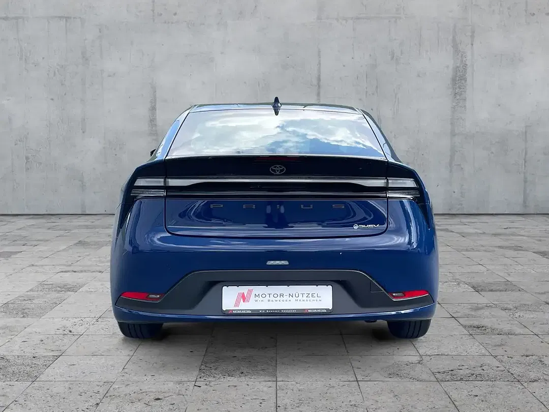 Toyota Prius - Thumbnail 5