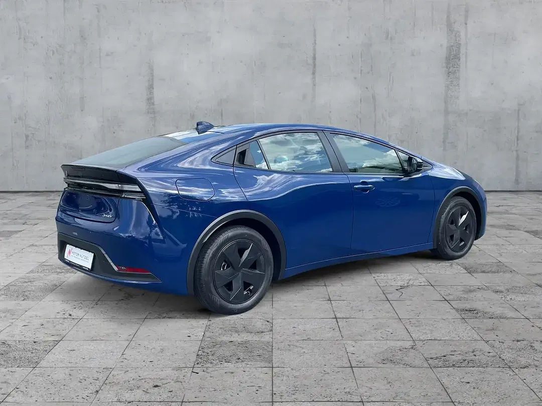 Toyota Prius - Thumbnail 6
