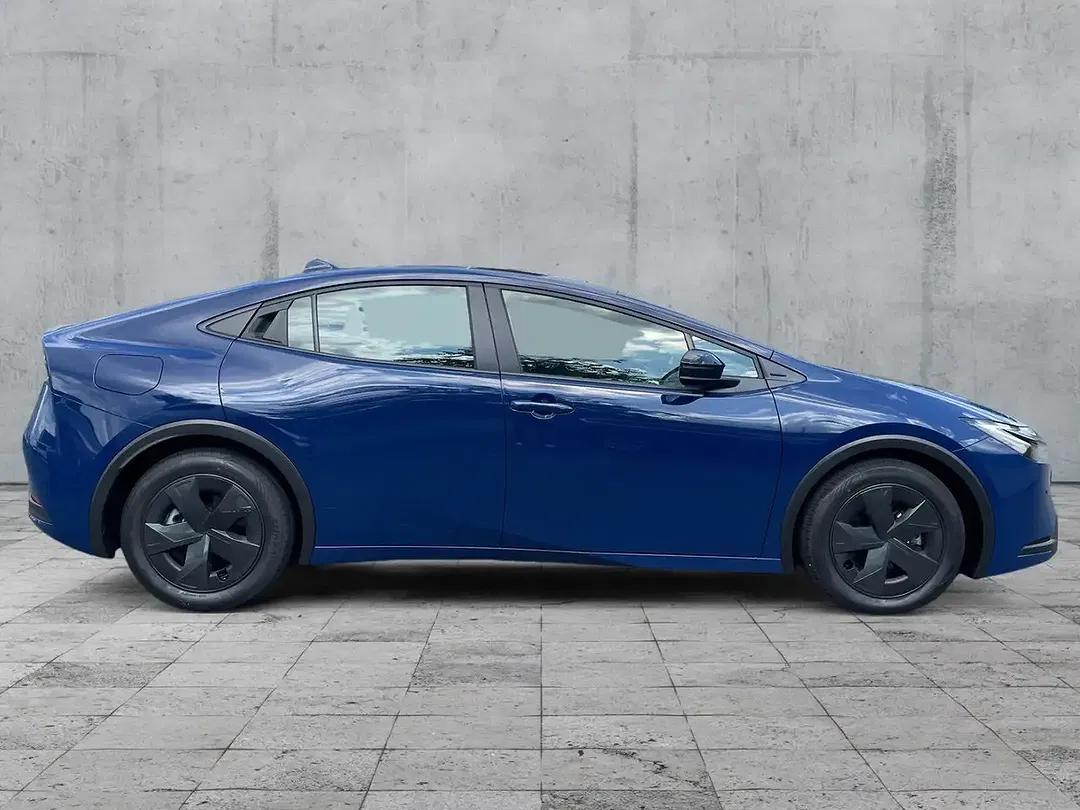Toyota Prius - Thumbnail 7