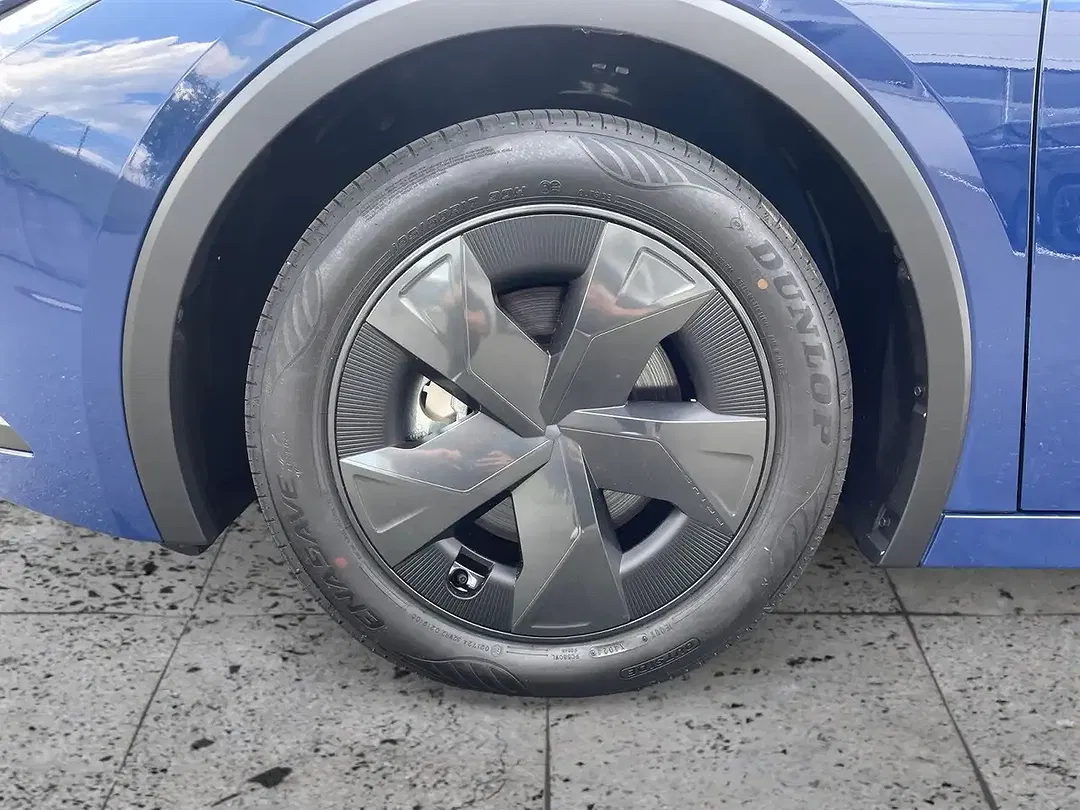 Toyota Prius - Thumbnail 8