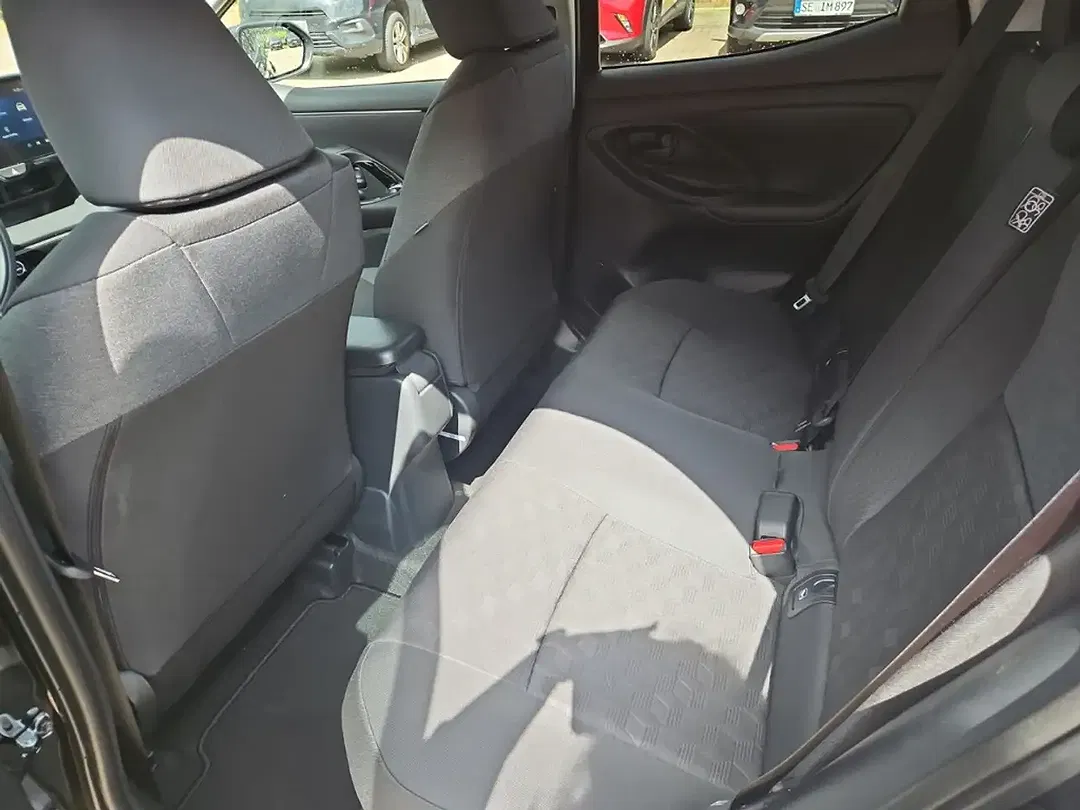 Toyota Yaris - Thumbnail 8