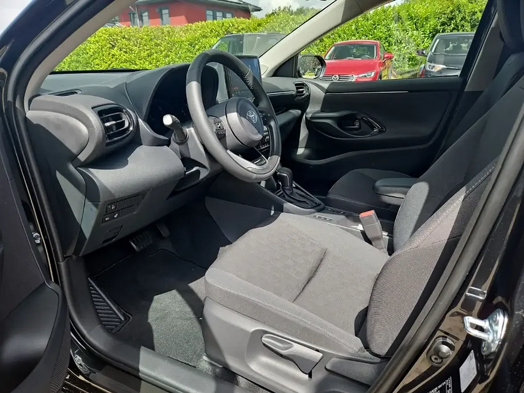 Toyota Yaris - Thumbnail 9