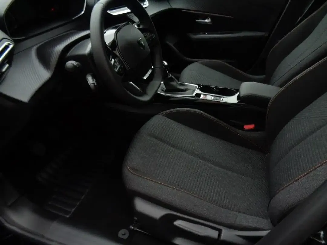 Peugeot 208 - Thumbnail 10