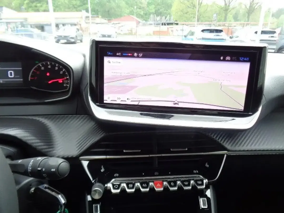 Peugeot 208 - Thumbnail 13