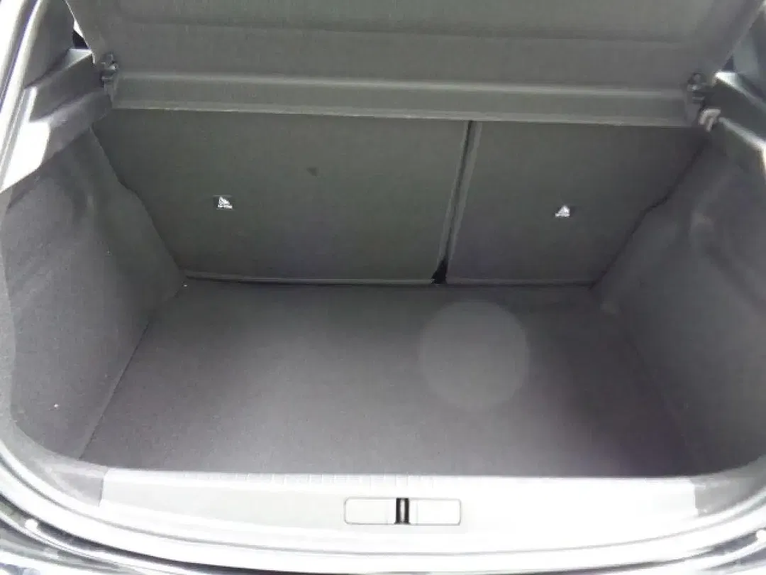 Peugeot 208 - Thumbnail 9