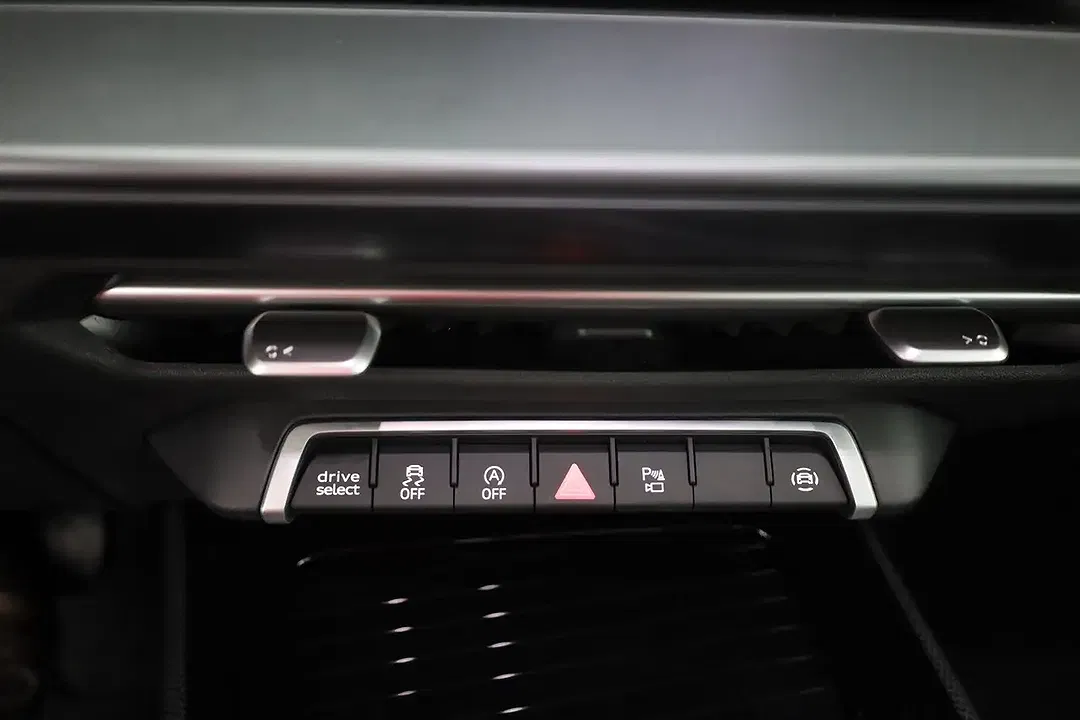 Audi Q3 - Thumbnail 11