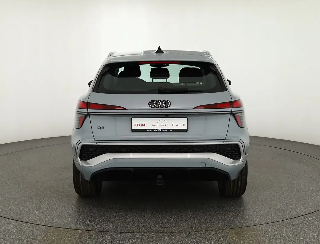 Audi Q3 - Thumbnail 3