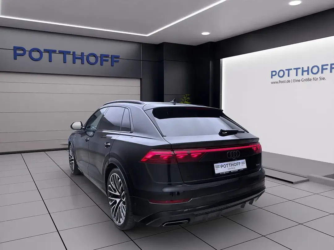 Audi Q8 - Thumbnail 3