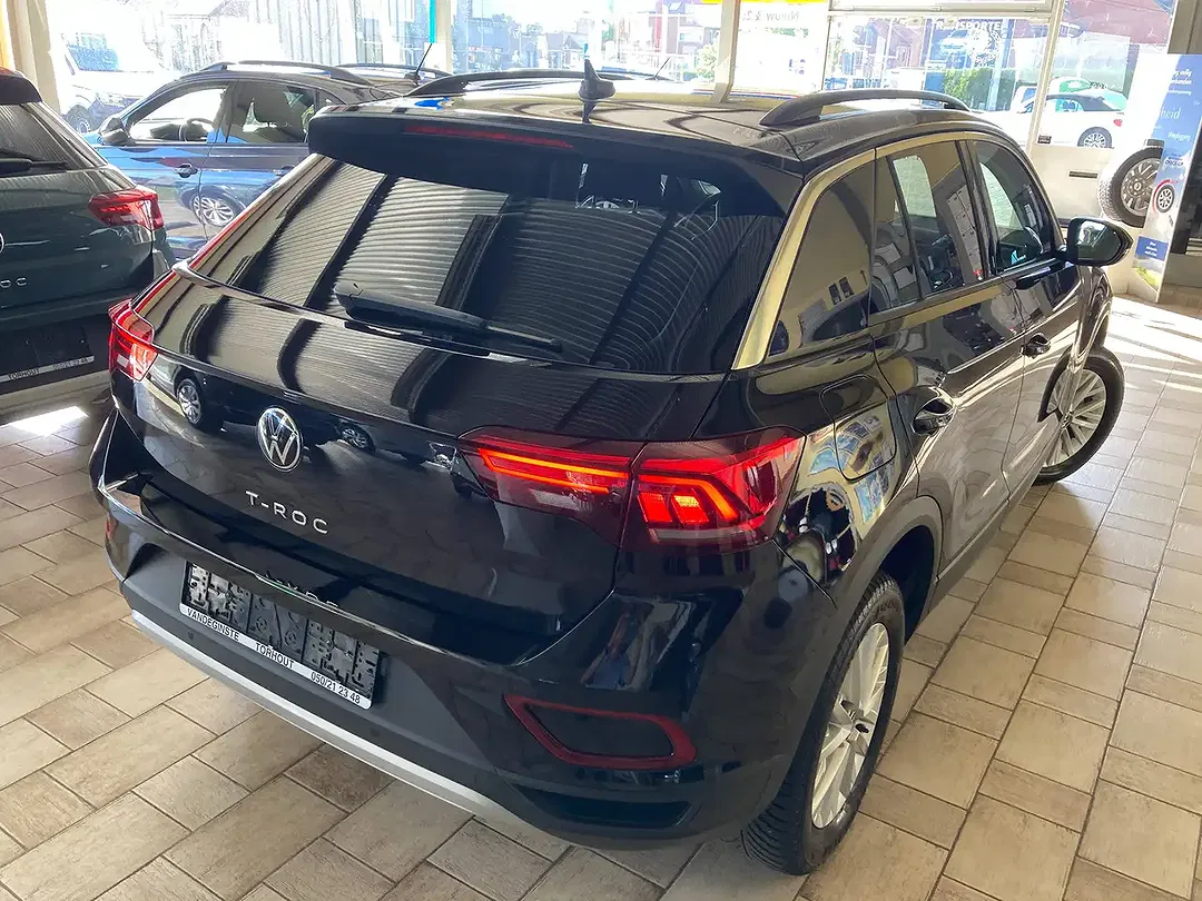 Volkswagen T-Roc - Thumbnail 8