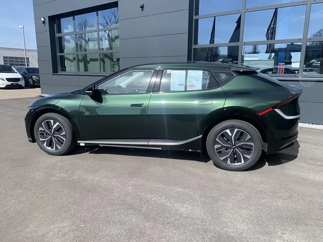 Kia EV6 - Thumbnail 2