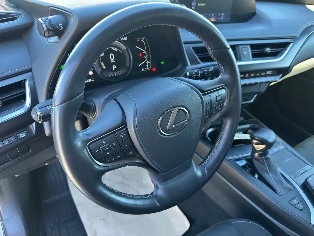 Lexus UX 250h - Thumbnail 10
