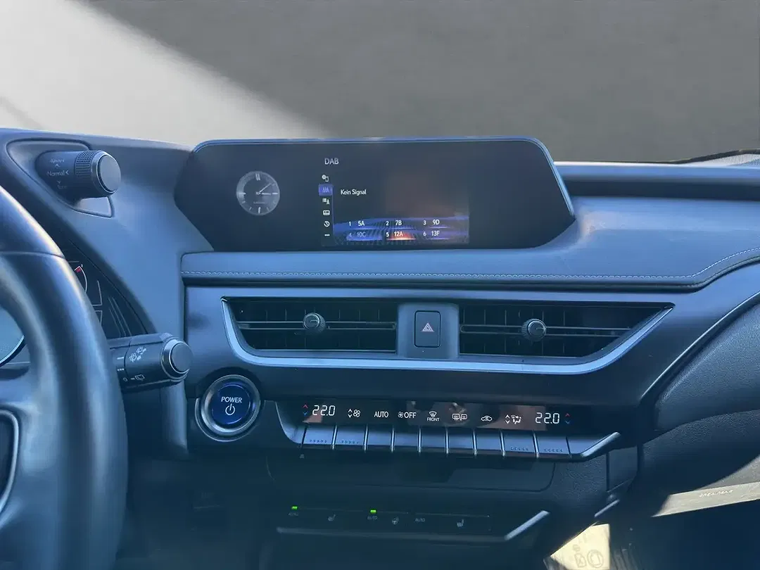 Lexus UX 250h - Thumbnail 15