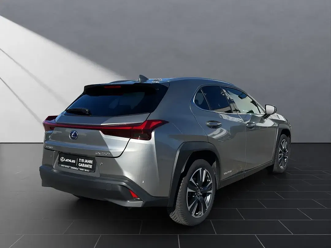 Lexus UX 250h - Thumbnail 5