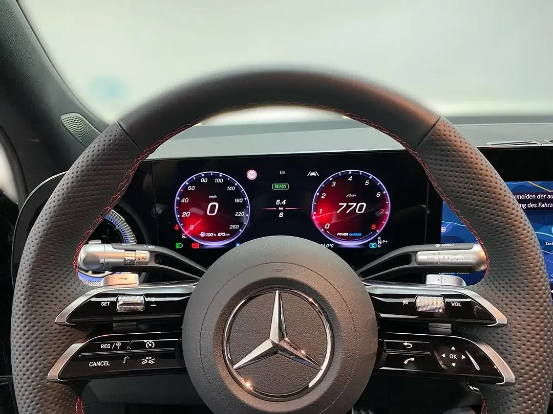Mercedes-Benz GLB 220 - Thumbnail 9