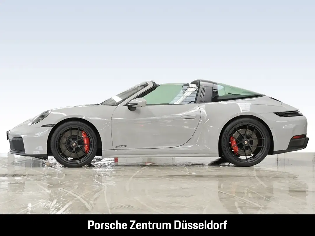 Porsche 992 - Thumbnail 2