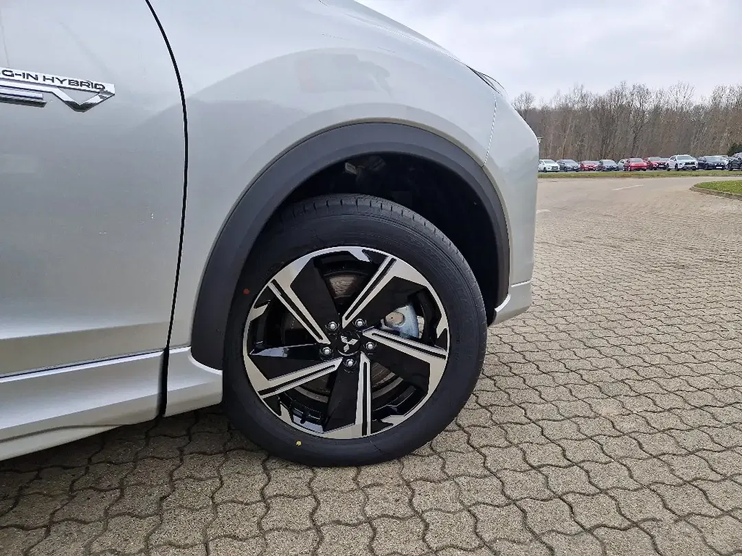 Mitsubishi Eclipse Cross - Thumbnail 5