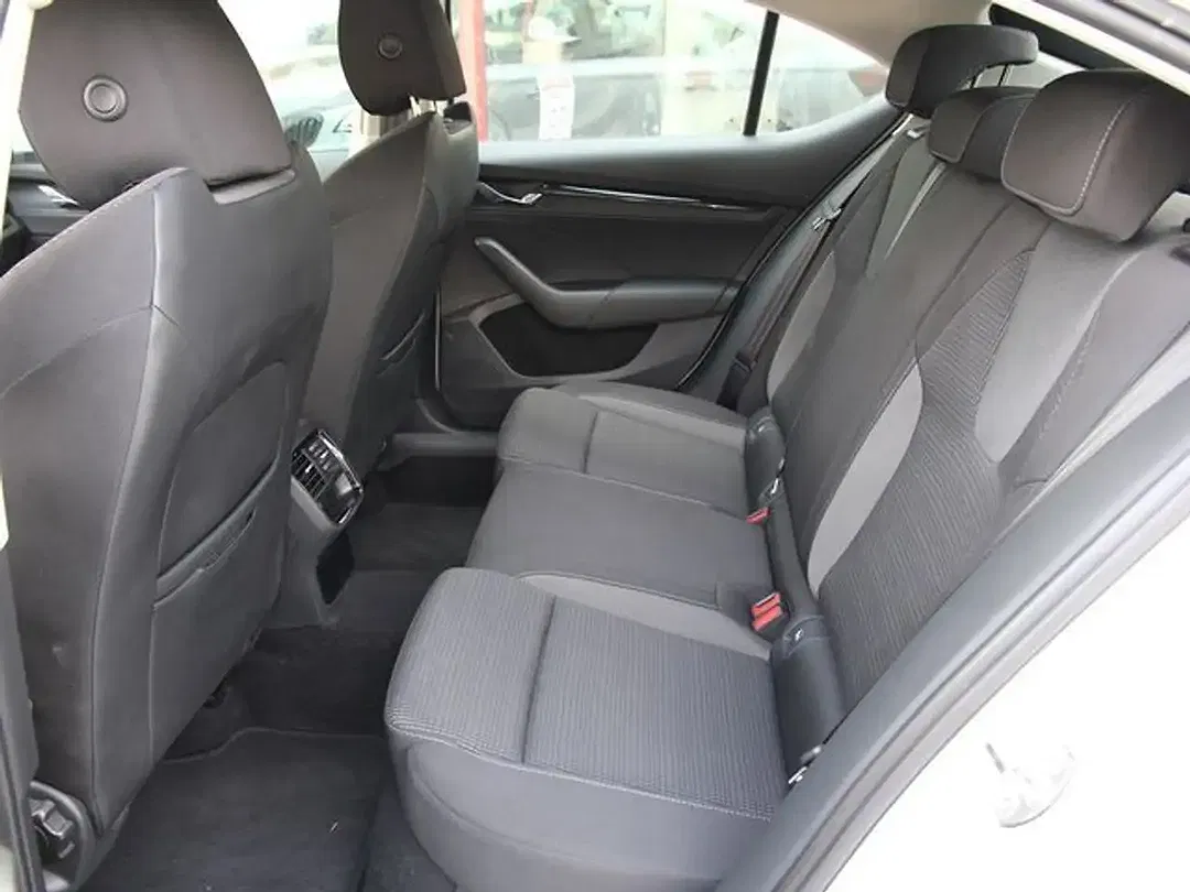 Skoda Octavia - Thumbnail 5