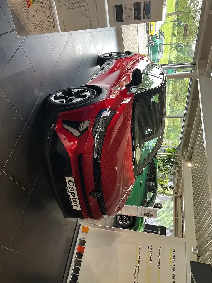 Renault Captur - Thumbnail 1