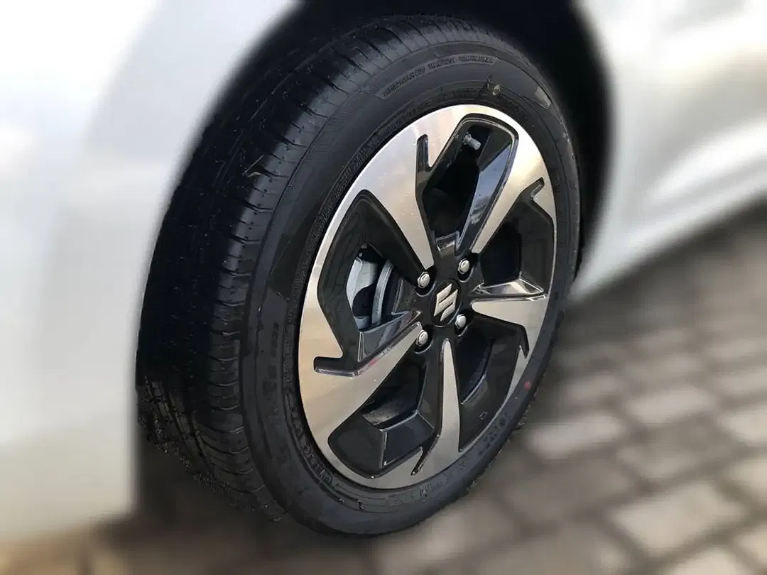 Suzuki Swift - Thumbnail 8