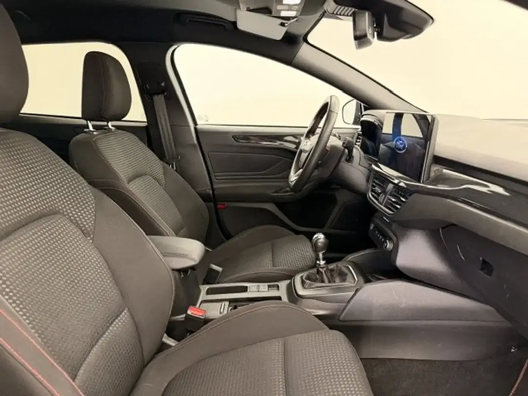 Ford Focus - Thumbnail 10