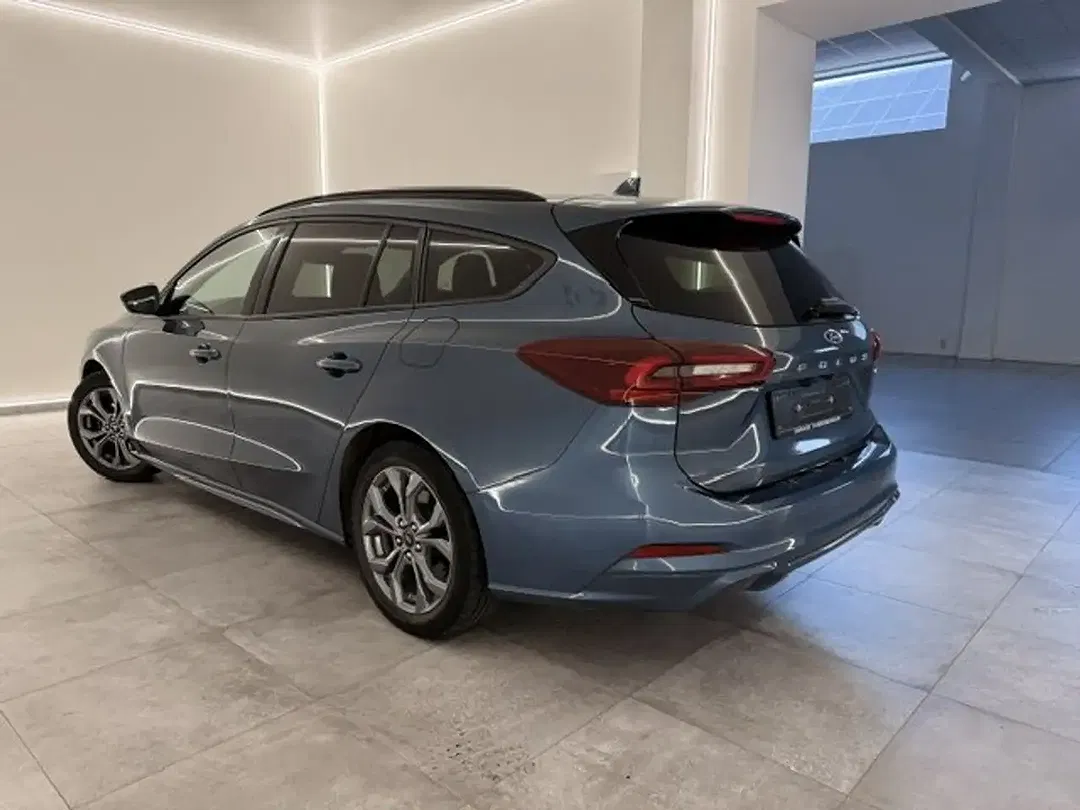 Ford Focus - Thumbnail 6