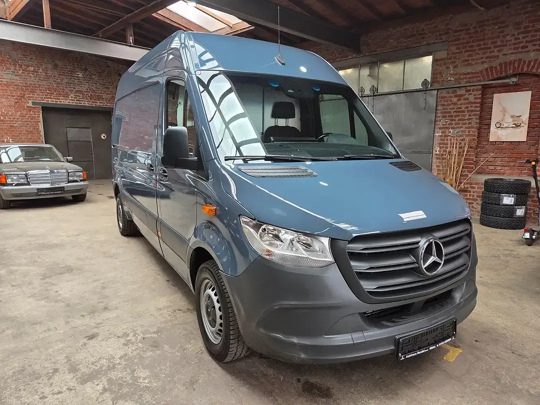 Mercedes-Benz Sprinter - Thumbnail 3