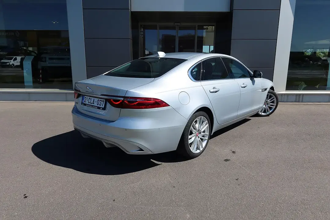 Jaguar XF - Thumbnail 5