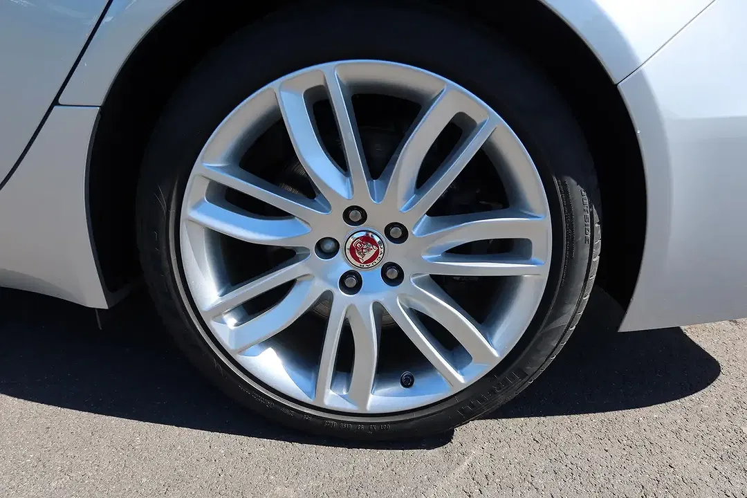 Jaguar XF - Thumbnail 6
