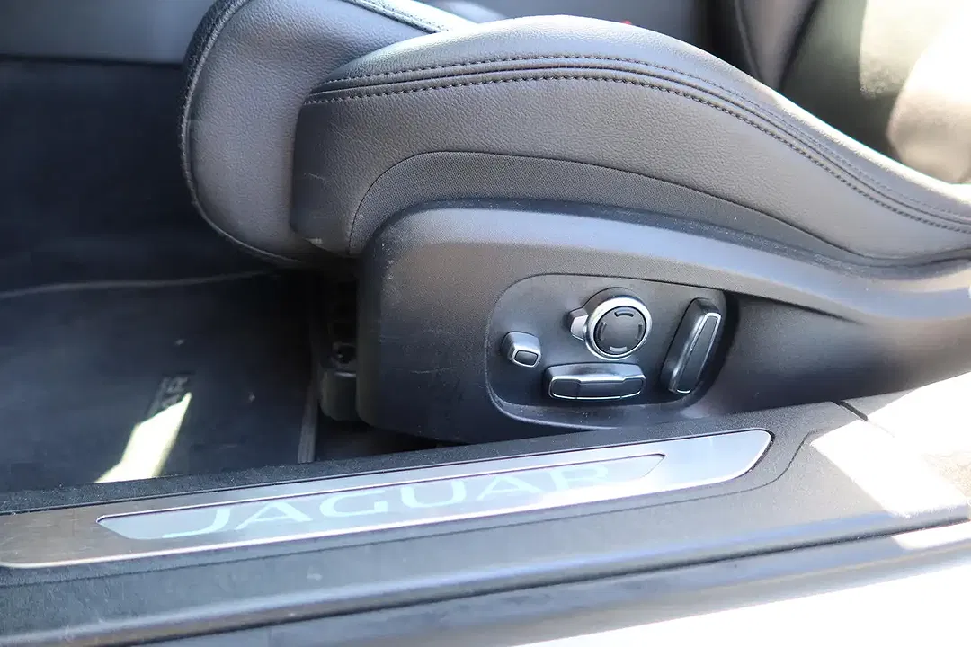 Jaguar XF - Thumbnail 9