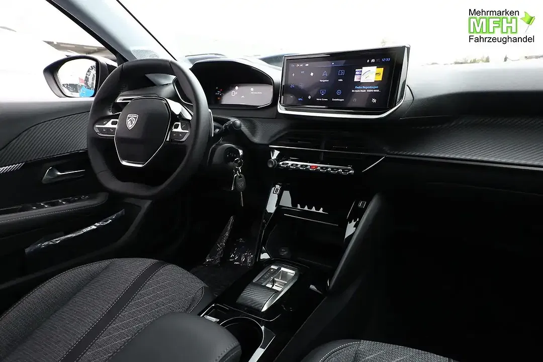 Peugeot 208 - Thumbnail 8