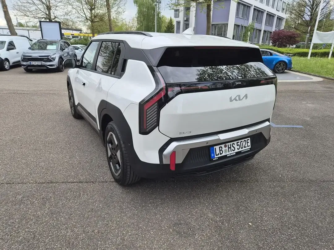 Kia EV3 - Thumbnail 3