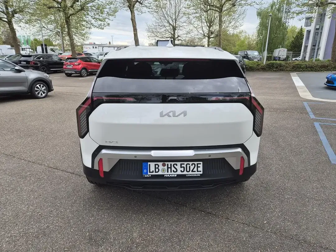 Kia EV3 - Thumbnail 4