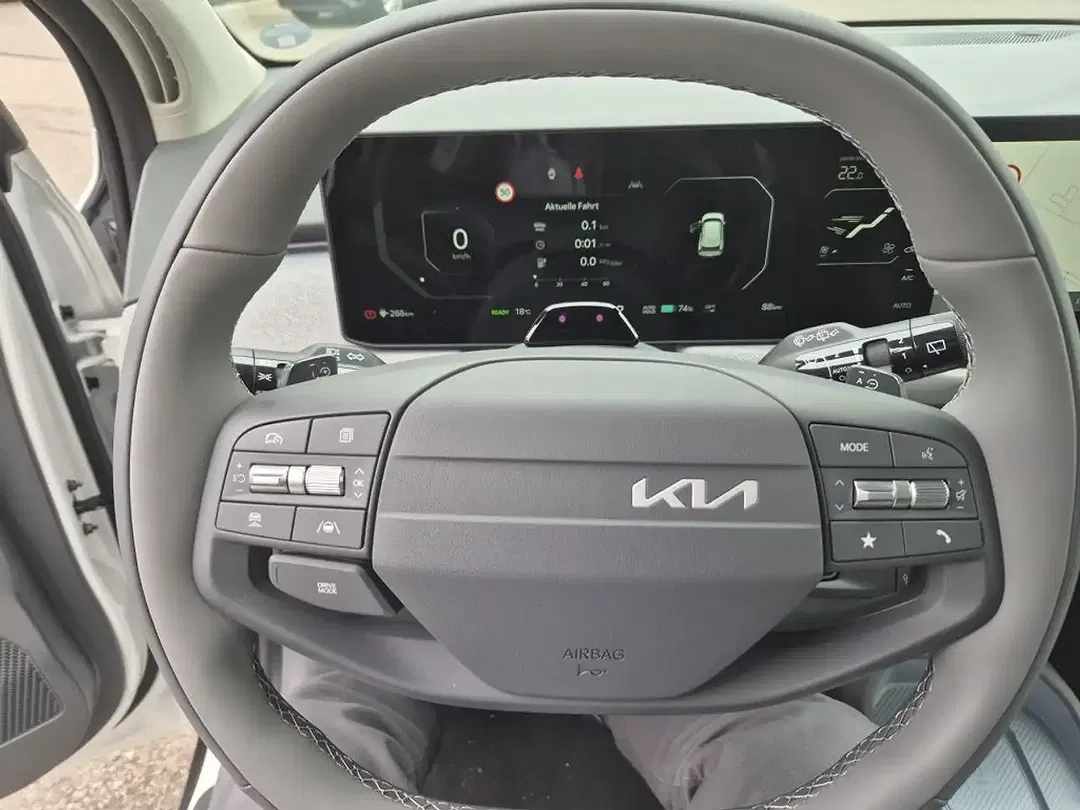 Kia EV3 - Thumbnail 6