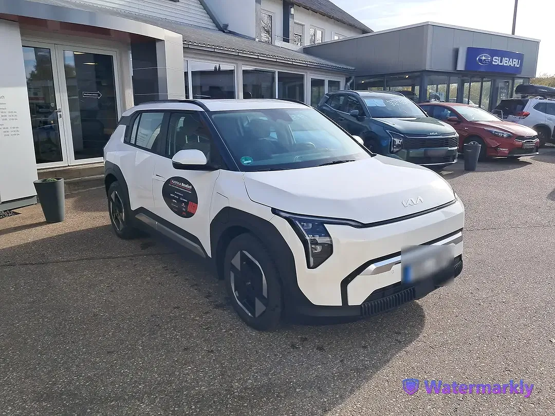 Kia EV3 - Thumbnail 2
