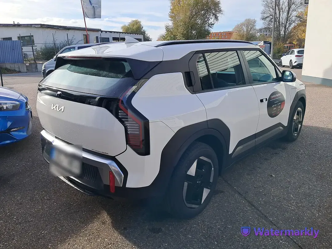 Kia EV3 - Thumbnail 4