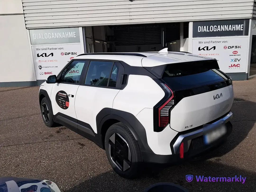 Kia EV3 - Thumbnail 6