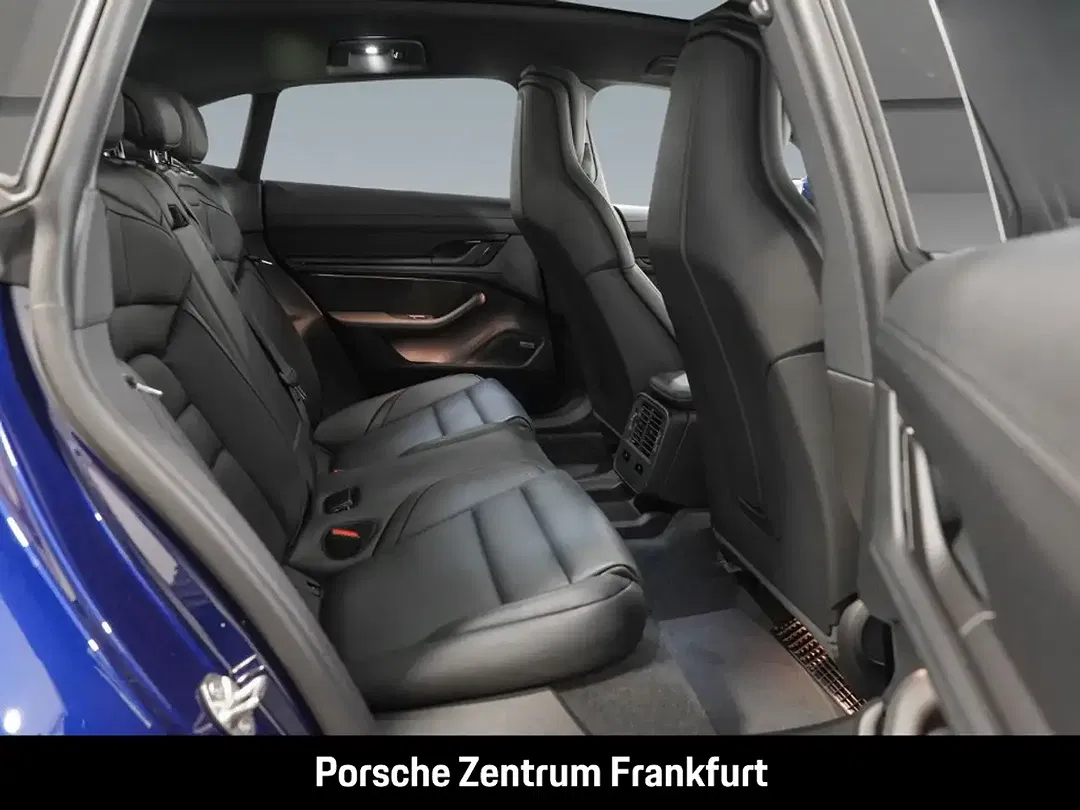 Porsche Taycan - Thumbnail 8