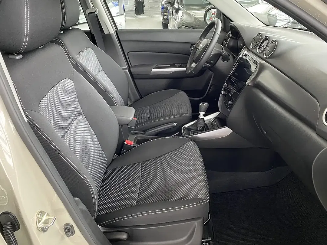 Suzuki Vitara - Thumbnail 5