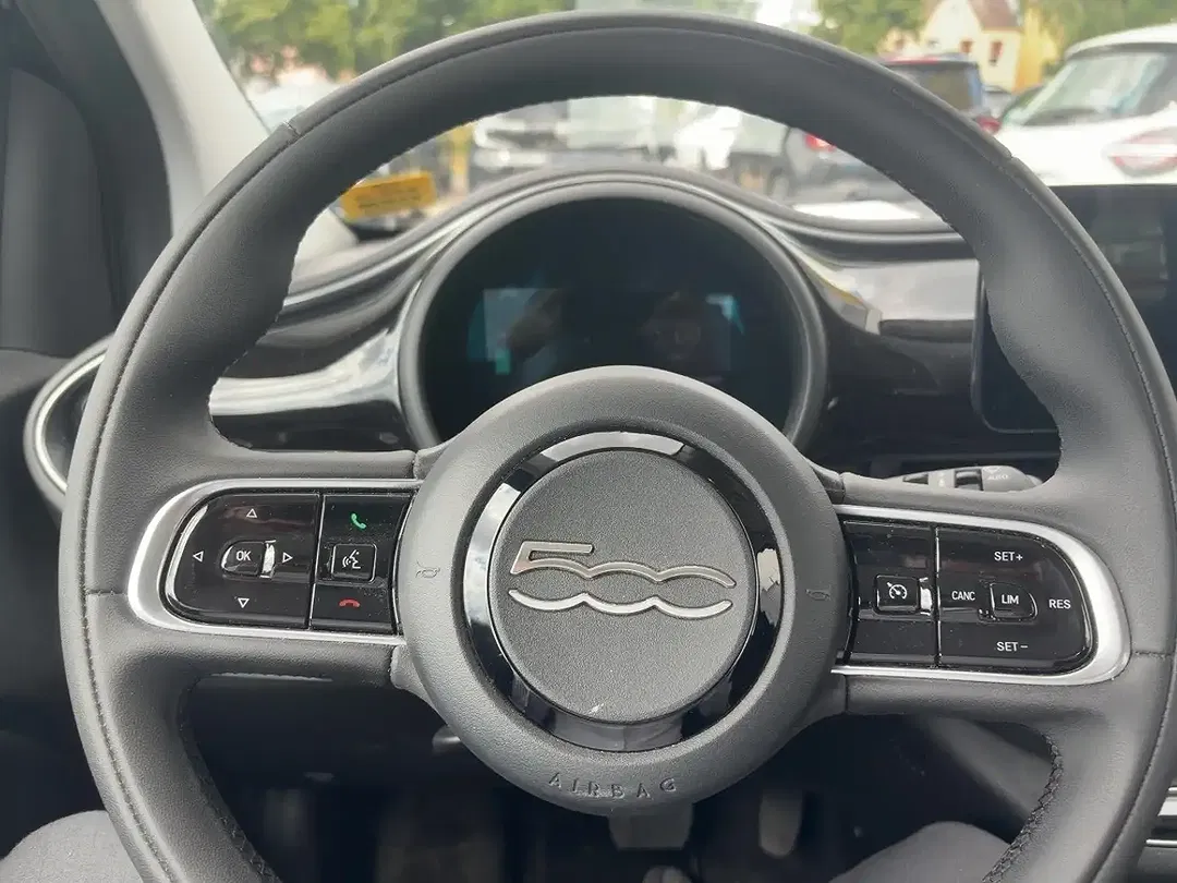 Fiat 500e - Thumbnail 10