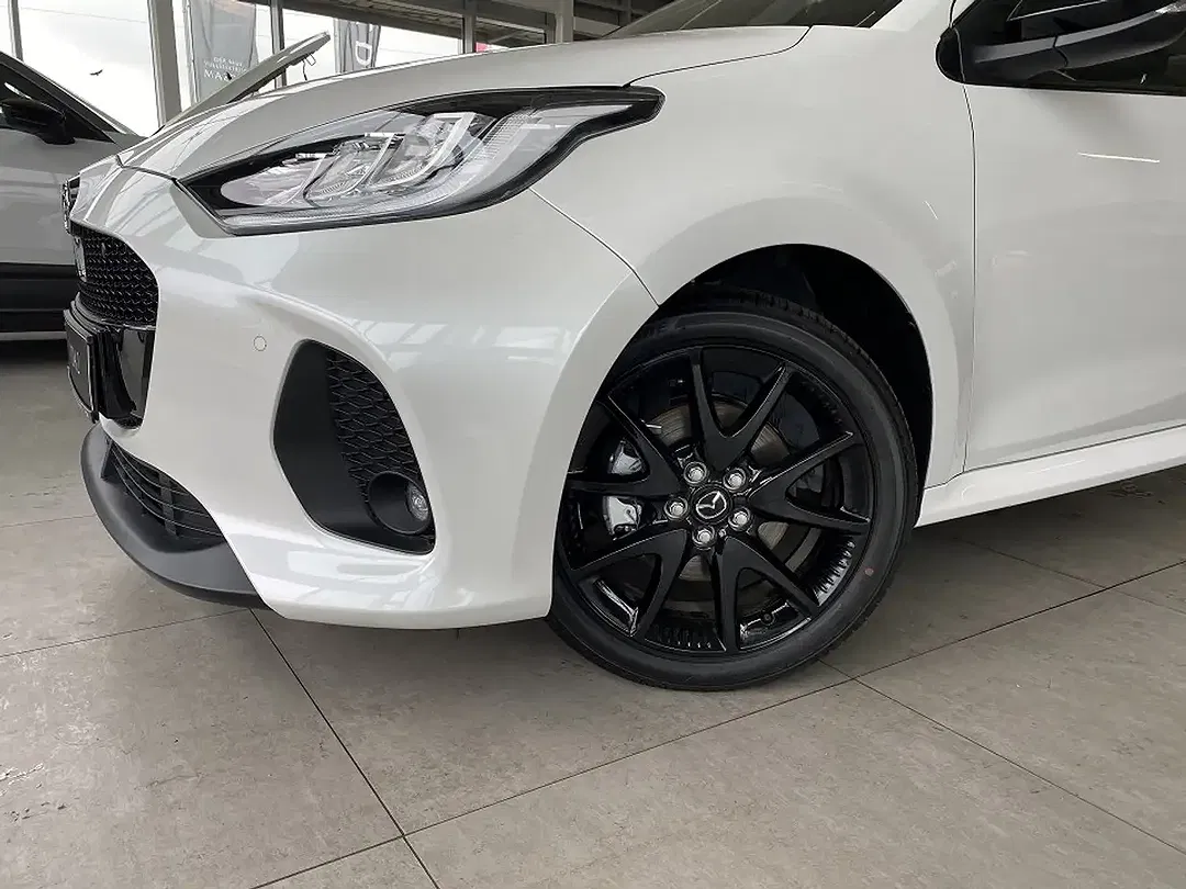 Mazda 2 - Thumbnail 4