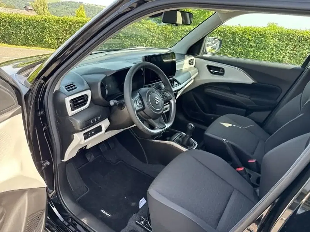 Suzuki Swift - Thumbnail 11
