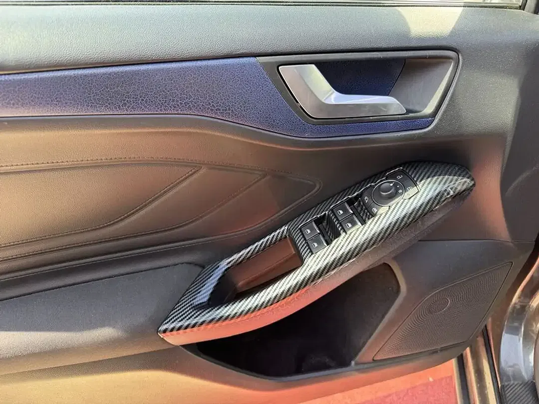 Ford Focus - Thumbnail 5